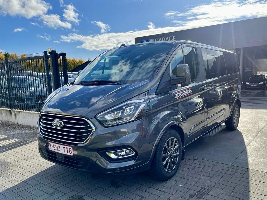 Donker grijze minibus Ford Tourneo Custom Automatic 8 pers